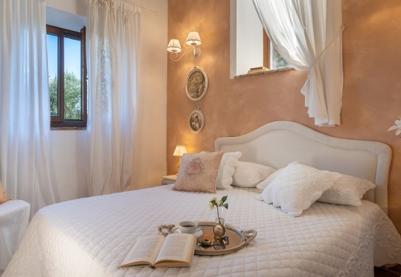 La camera matrimoniale al piano terra con bagno en-suite - Villa Beltramonto