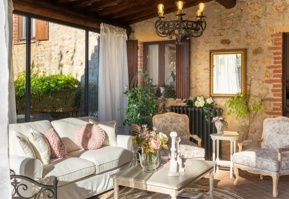 L'elegante salottino protetto dalla veranda - Villa Beltramonto
