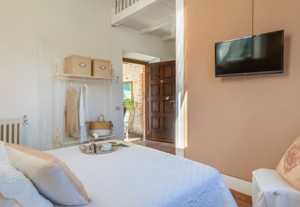 La camera matrimoniale al piano terra con bagno en-suite - Villa Beltramonto