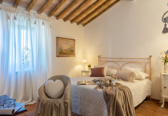 L'elegante camera matrimoniale al primo piano con bagno en-suite - Villa Beltramonto