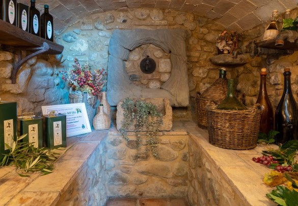 Il caratteristico ingresso alla cantina - Villa Beltramonto