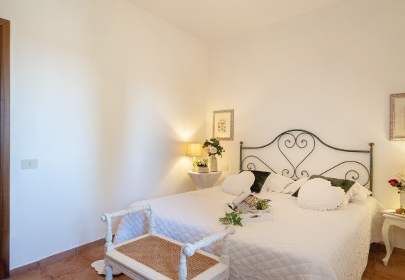 La meravigliosa camera matrimoniale al piano superiore con bagno en-suite - Villa Beltramonto