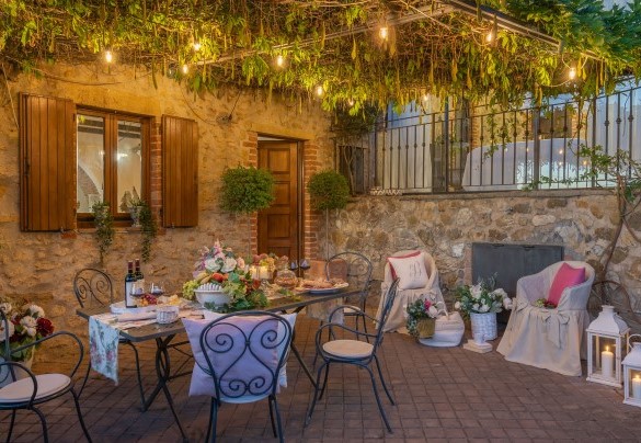 La zona inferiore della a villa illuminata dalle incantevoli luci - Villa Beltramonto