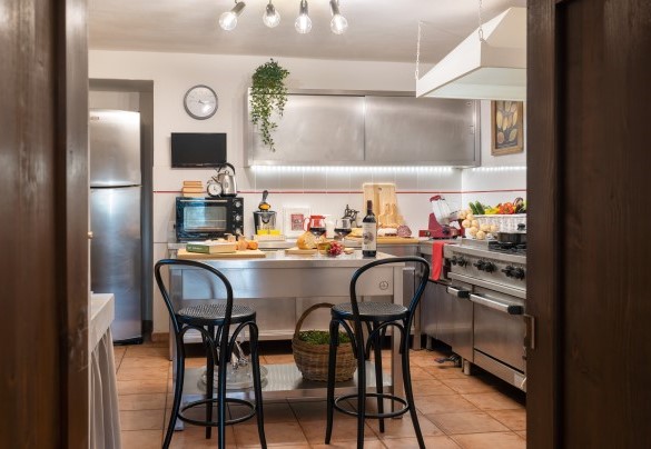 L'attrezzatissima cucina al piano terra - Villa Beltramonto