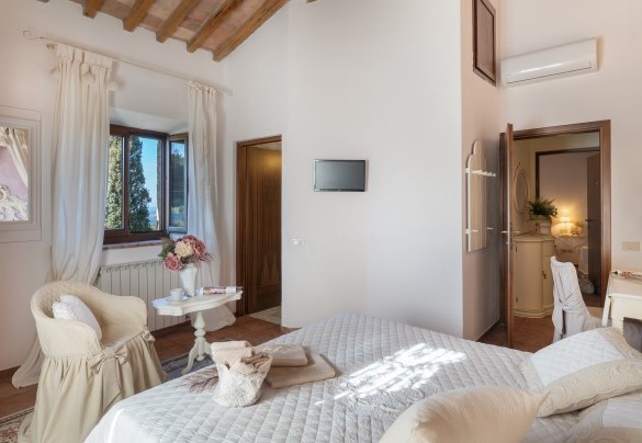 La graziosa camera matrimoniale al primo piano con bagno en-suite - Villa Beltramonto