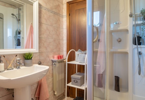 Il bagno en-suite con doccia - Villa Beltramonto