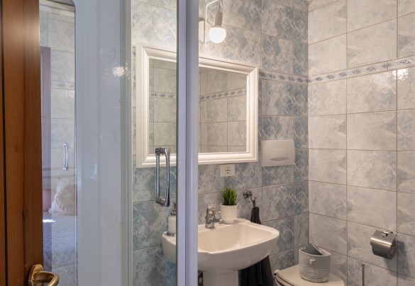 Il bagno en-suite con doccia - Villa Beltramonto