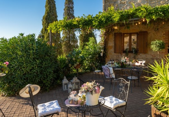 Il cortile della villa ricco di diverse piante - Villa Beltramonto