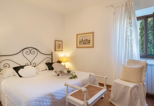 La meravigliosa camera matrimoniale al piano superiore con bagno en-suite - Villa Beltramonto