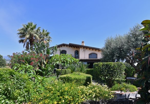 Il giardino lussureggiante - Villa Biddizza