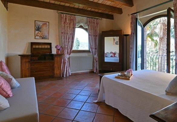 Una camera matrimoniale al piano superiore - Villa Biddizza