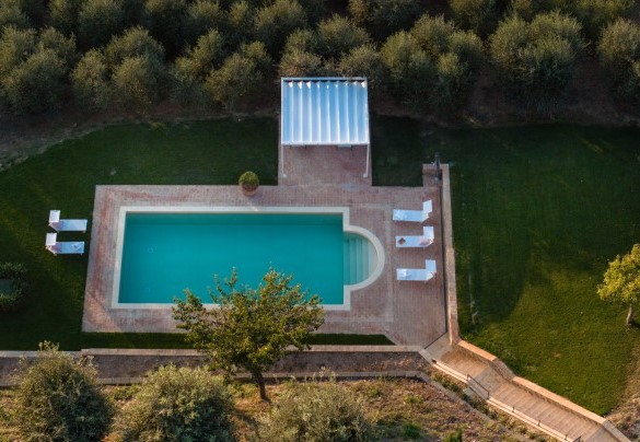 La vasca misura 10x5 m, ha profondità fissa di 1,50 m – Villa Binetti