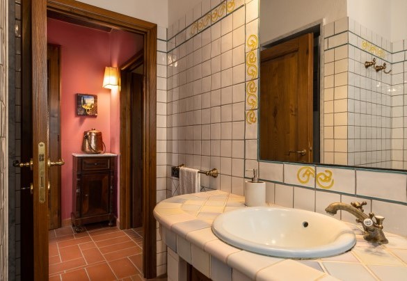 Il bagno con doccia n. 1 al piano terra – Villa Binetti