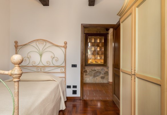 La camera singola n. 3 con letto largo 1,20 m al primo piano – Villa Binetti