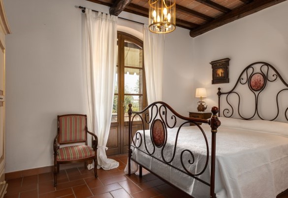 La camera matrimoniale (letto queen size) n. 1 con accesso sull’esterno al piano terra – Villa Binetti