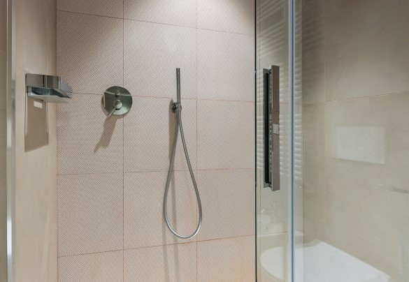The fifth bedroom is served by a bathroom on the floor with shower - Villa Boemia