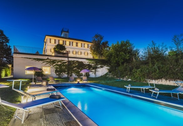 At the end of the day a moment of relaxation by the beautiful lighted pool - Villa Boemia