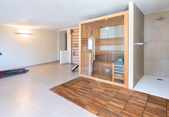 The fitness room is furnished with sauna and shower - Villa Boemia