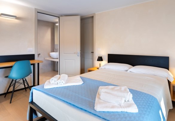 View of the second double bedroom with ensuite bathroom - Villa Boemia