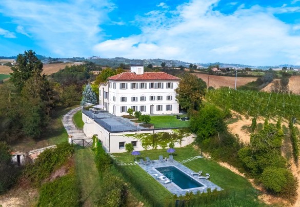The imposing and fascinating appearance of the manor house of the early '900 - Villa Boemia