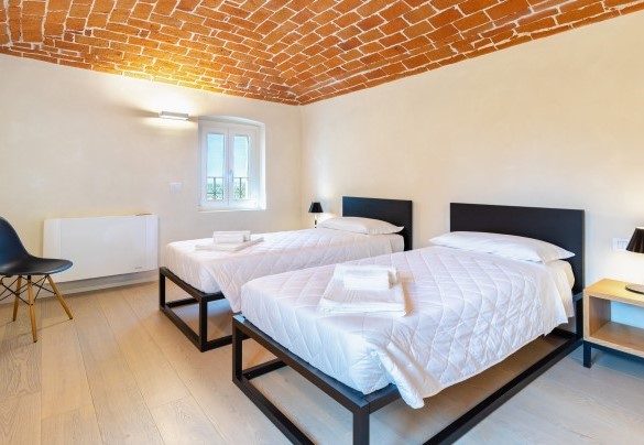 The fourth bedroom on the first floor has two joinable single beds - Villa Boemia