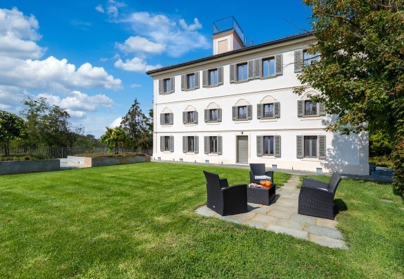 The imposing and fascinating appearance of the manor house of the early '900 - Villa Boemia