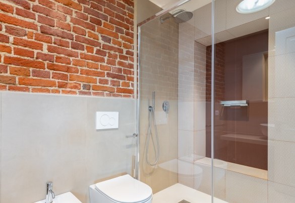 Ensuite bathroom with shower in the first double bedroom - Villa Boemia