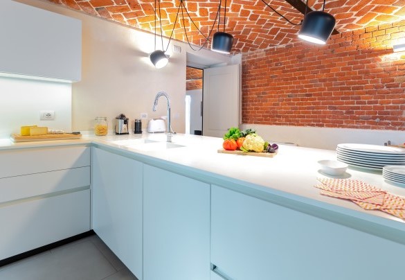 The kitchen peninsula with spacious countertops - Villa Boemia