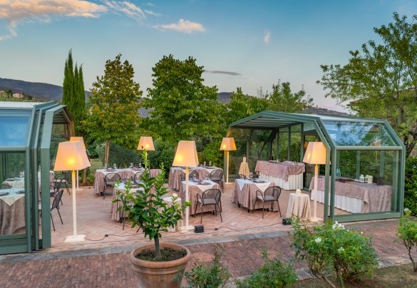 Il gazebo allestito per occasioni speciali - Villa Borgo San Pietro 