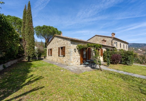 Area soggiorno esterna dell'unità 6 - Villa Borgo San Pietro 