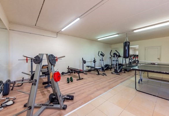La palestra ubicata sotto la piscina  - Villa Borgo San Pietro 