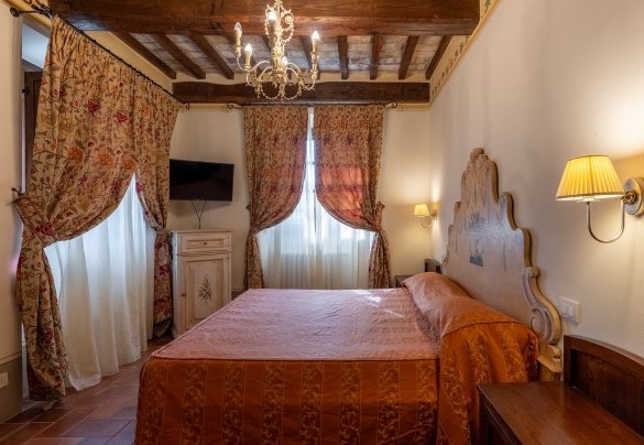 Camera matrimoniale n.14 in unità 1 - Villa Borgo San Pietro 