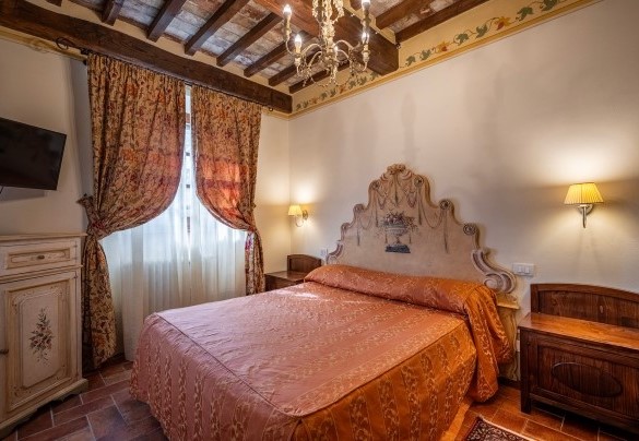 Camera matrimoniale n.14 in unità 1 - Villa Borgo San Pietro 