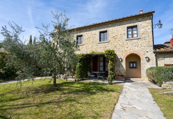 La proprietà si compone di un corpo principale e di sei unità con accesso indipendente - Villa Borgo San Pietro 