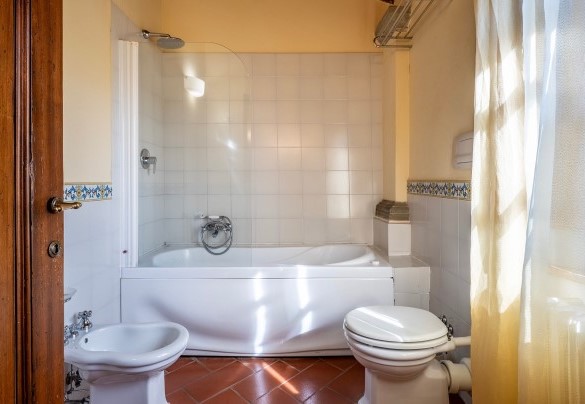 Bagno en suite con vasca idromassaggio n.9 - Villa Borgo San Pietro 