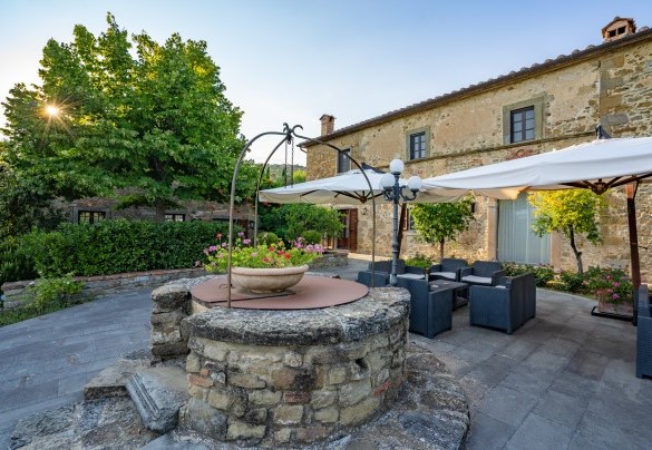 Relax garantito nei numerosi spazi esterni attrezzati - Villa Borgo San Pietro 