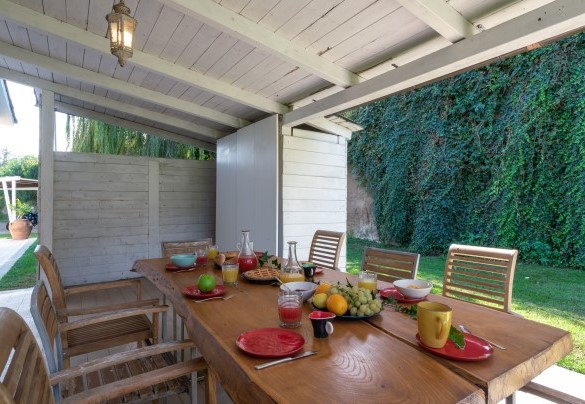 Dining table on the porch connected to the open space - Villa Bubi