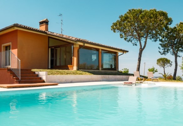 The 5.5 x 11.5 meters swimming pool is located a few meters from the property - Villa California