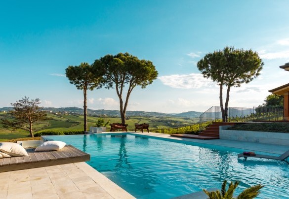 The breathtaking panorama of the Romagna hills surrounds the pool - Villa California