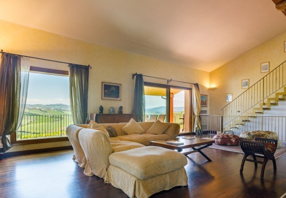 The tastefully furnished living room overlooks breathtaking views - Villa California
