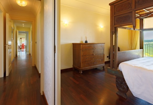 The corridor connects to the master bedroom - Villa California