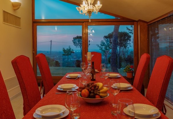 The spacious side veranda allows you to enjoy meals in company - Villa California