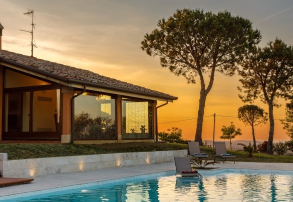 The 5.5 x 11.5 meters swimming pool is located a few meters from the property - Villa California
