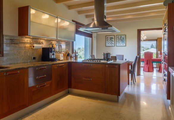 The modern kitchen allows you to prepare any type of delicacy thanks to the multitude of appliances - Villa California