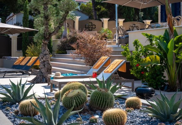 The solarium area is equipped with umbrellas, sunbeds, tables and sofas for true relaxation by the pool – Villa Callari