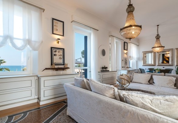 The parquet floor of the living room intersects with the expertly recovered original mosaic – Villa Callari