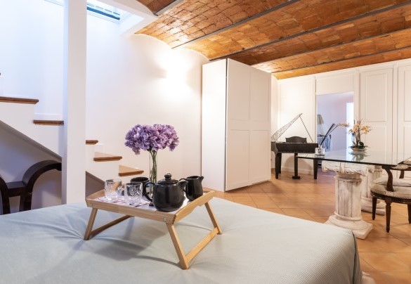 Cellar with original vaulted ceiling, used as double bedroom for two additional people – Villa Callari