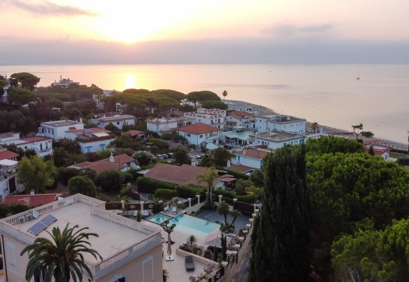 Bird’s eye view of the exclusive property with sunset over the sea – Villa Callari