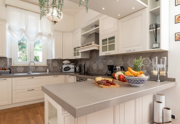 The bright and fully equipped kitchen – Villa Callari