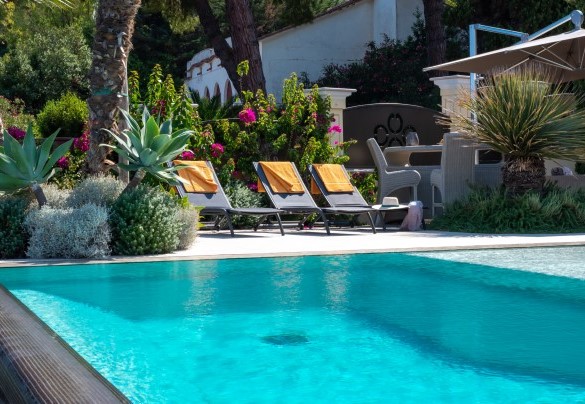 The Jacuzzi next to the swimming pool – Villa Callari